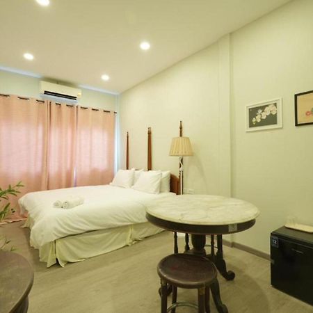 Hidden Dragon Yaowarat Road X Apartment Bangkok Exterior photo