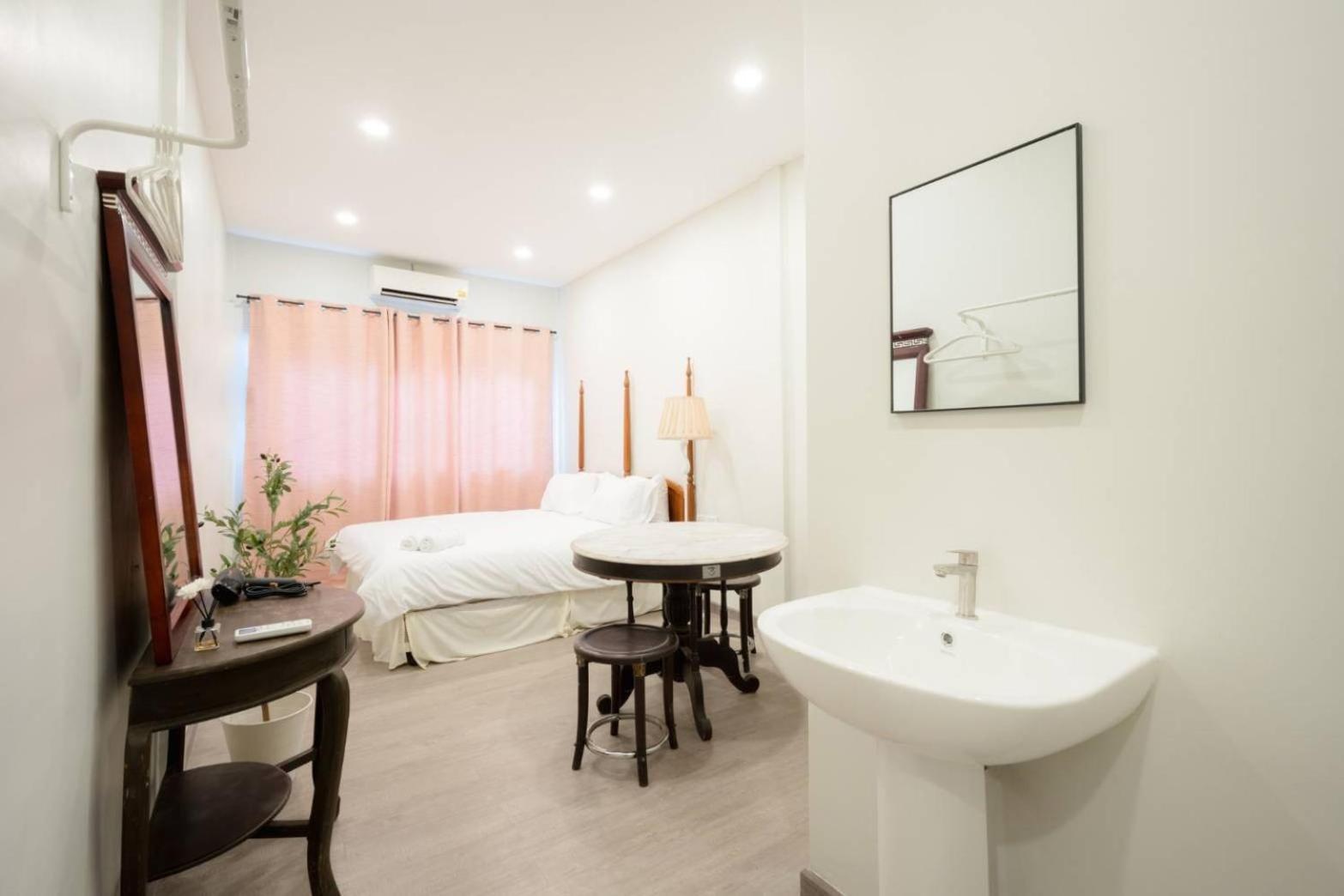 Hidden Dragon Yaowarat Road X Apartment Bangkok Exterior photo